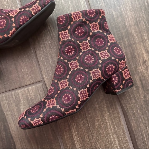 Maliparmi Tapestry Geometric Print Ankle Booties Sz 8 - Picture 8 of 12